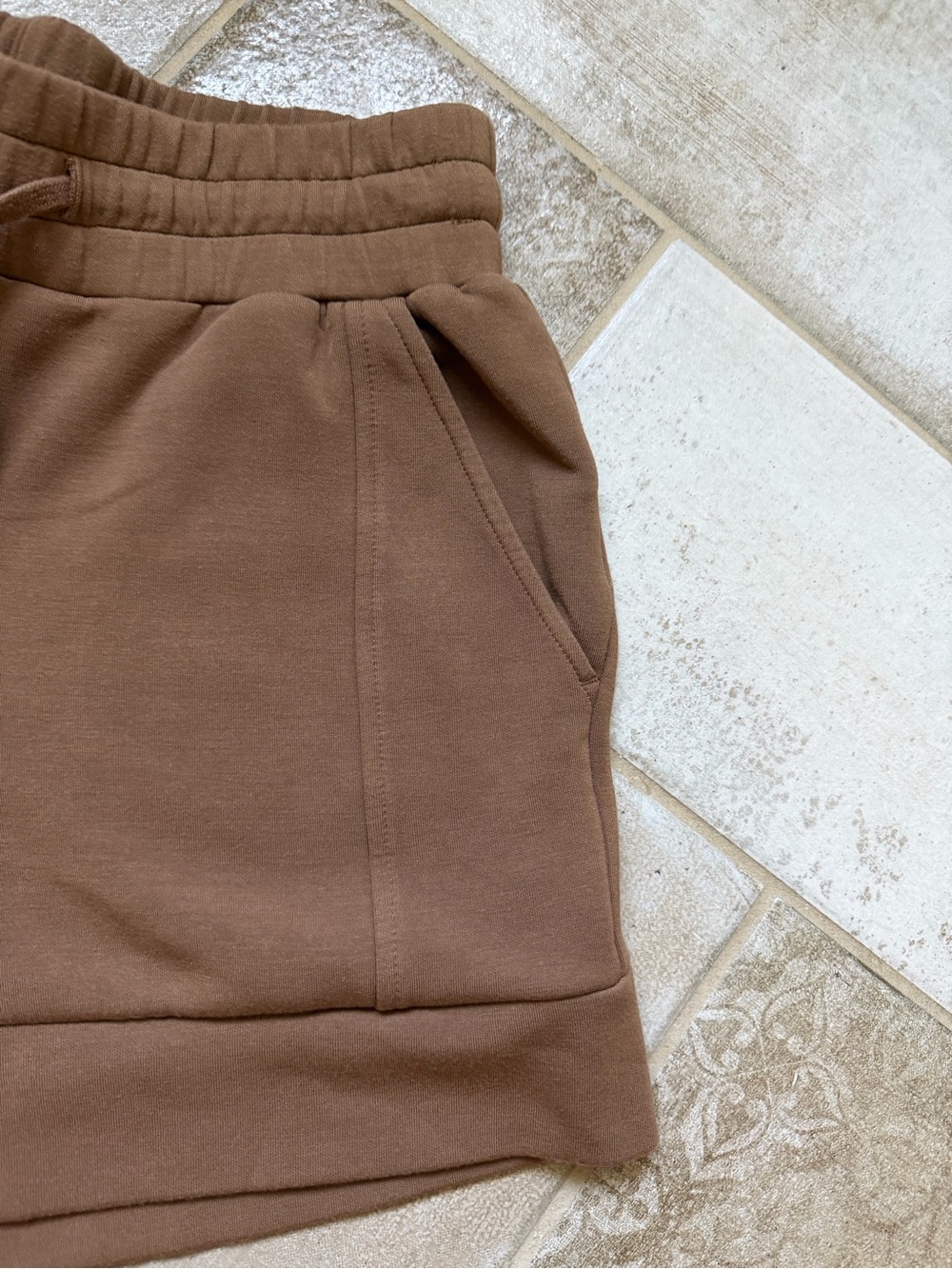 Varley Doublesoft Shorts 4” Inseam - Picture 2 of 7